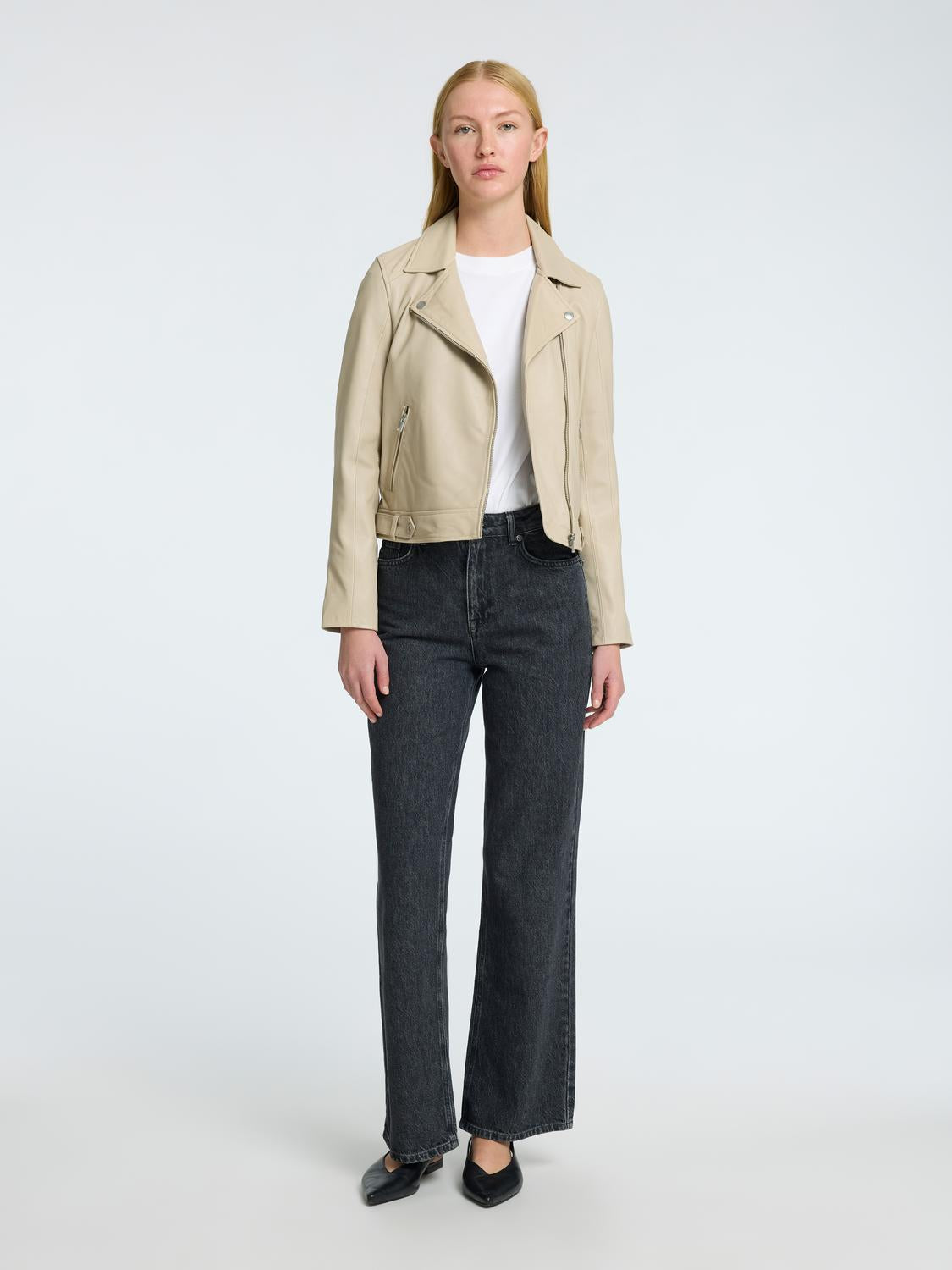 model_shot-front_full